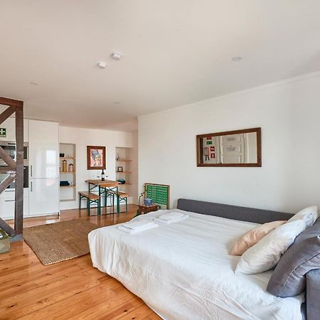 Cozy Flat In Santa Apolonia Apartment Lisbon Bagian luar foto