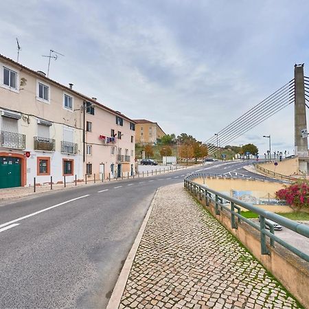 Cozy Flat In Santa Apolonia Apartment Lisbon Bagian luar foto