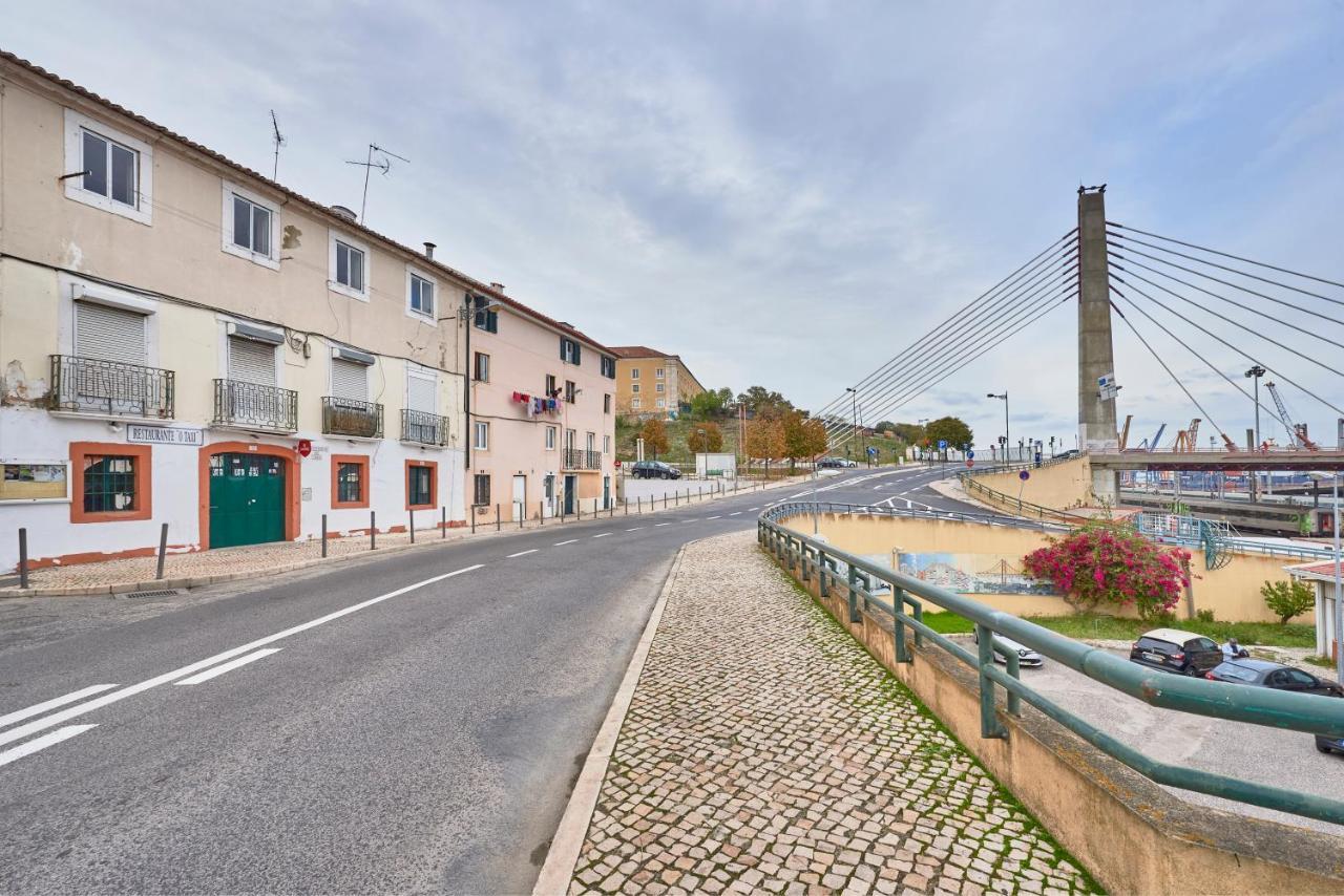 Cozy Flat In Santa Apolonia Apartment Lisbon Bagian luar foto